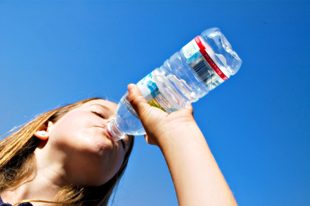 अधिक पानी पीना लाभदायक क्यों माना जाता है?